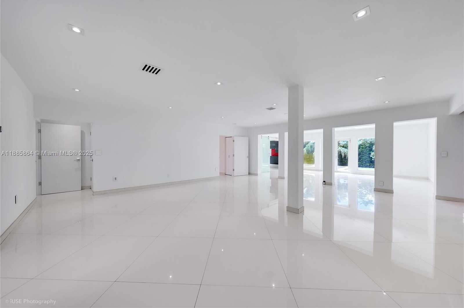Small Image of 850 NORTH VENETIAN DR, Miami Number 9