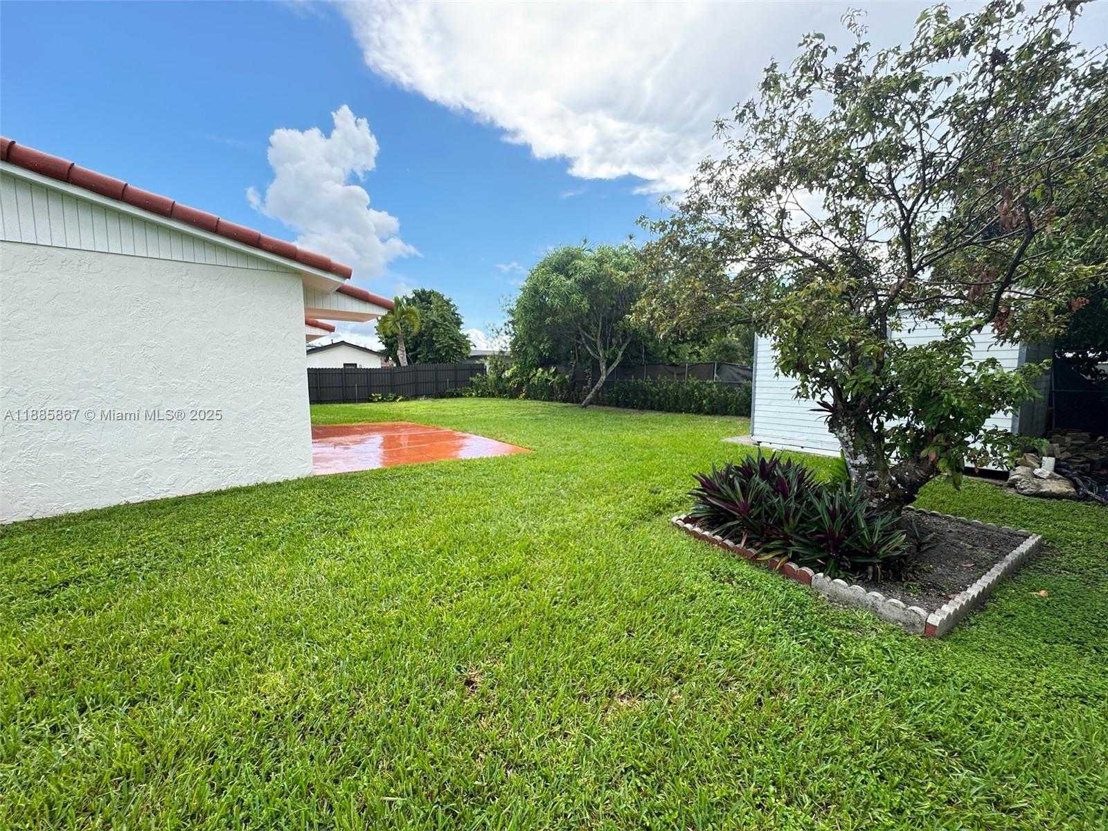 Small Image of 10760 SOUTH WEST 66TH DR #10760, Miami Number 13