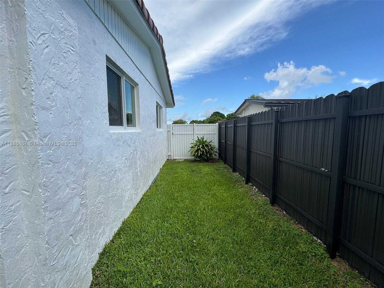 Small Image of 10760 SOUTH WEST 66TH DR #10760, Miami Number 15