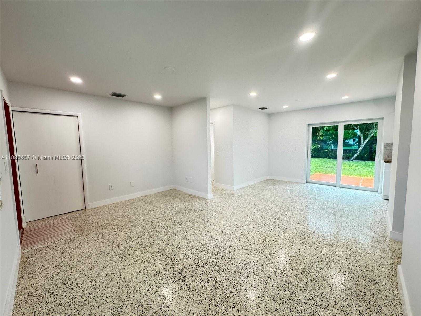 Small Image of 10760 SOUTH WEST 66TH DR #10760, Miami Number 5