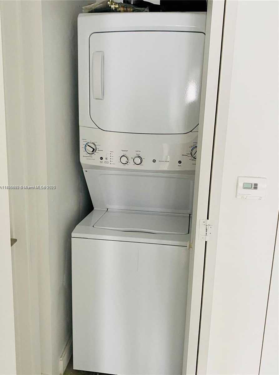 Small Image of 55 SOUTH WEST 9TH ST #3809, Miami Number 6