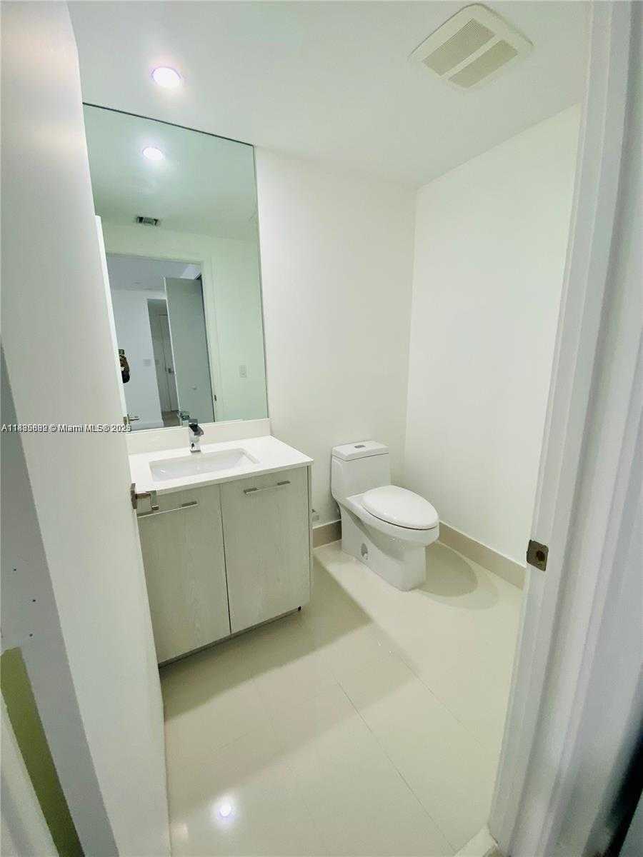 Small Image of 55 SOUTH WEST 9TH ST #3809, Miami Number 7