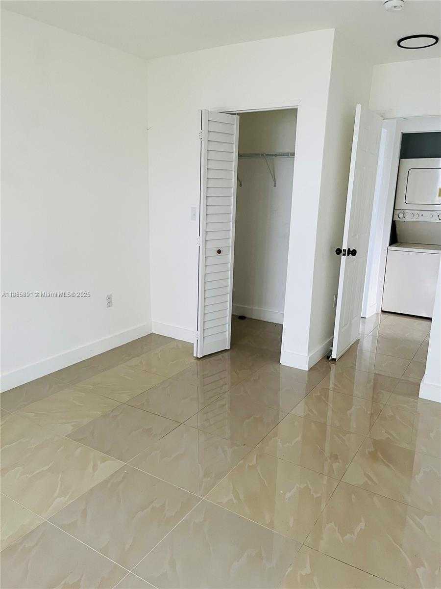 Small Image of 1935 MARSEILLE DR #3, Miami Beach Number 10