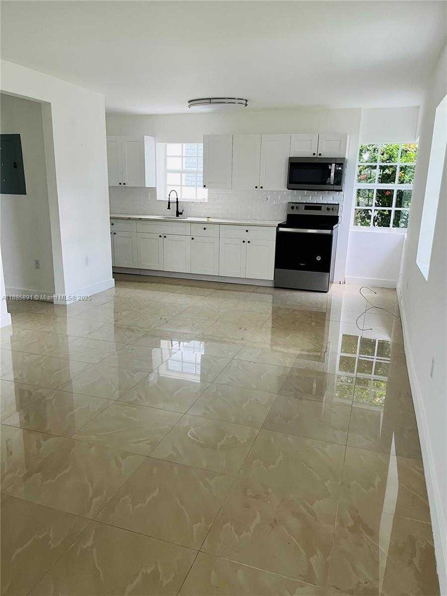 Small Image of 1935 MARSEILLE DR #3, Miami Beach Number 12