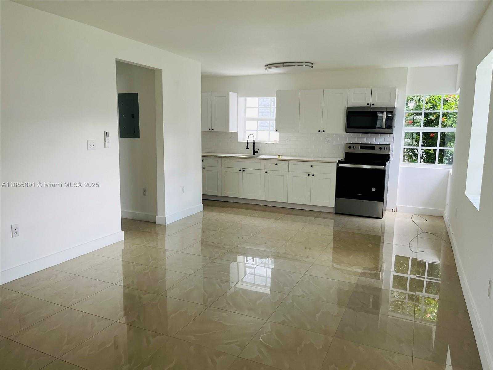 Small Image of 1935 MARSEILLE DR #3, Miami Beach Number 2