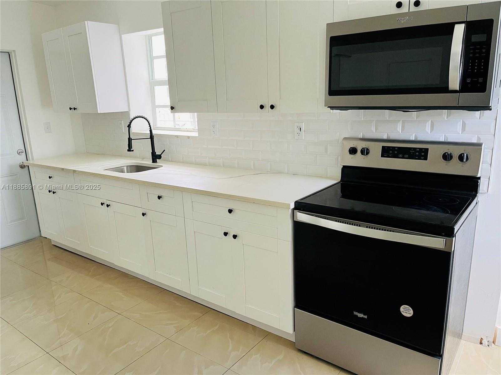 Small Image of 1935 MARSEILLE DR #3, Miami Beach Number 5