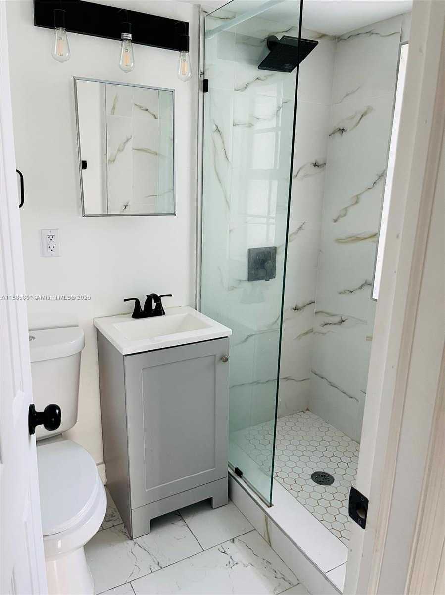 Small Image of 1935 MARSEILLE DR #3, Miami Beach Number 7