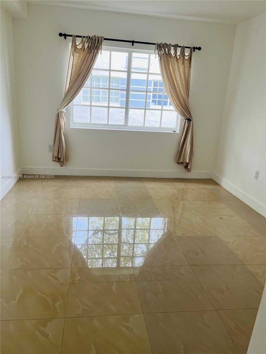 Small Image of 1935 MARSEILLE DR #3, Miami Beach Number 9