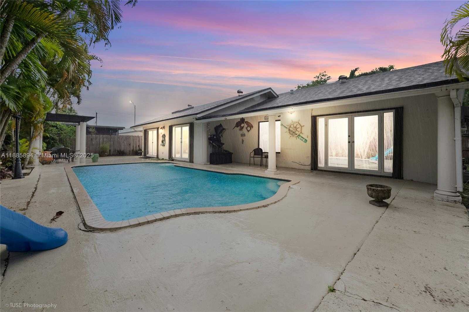 Small Image of 12715 SOUTH WEST 96TH TER, Miami Number 19