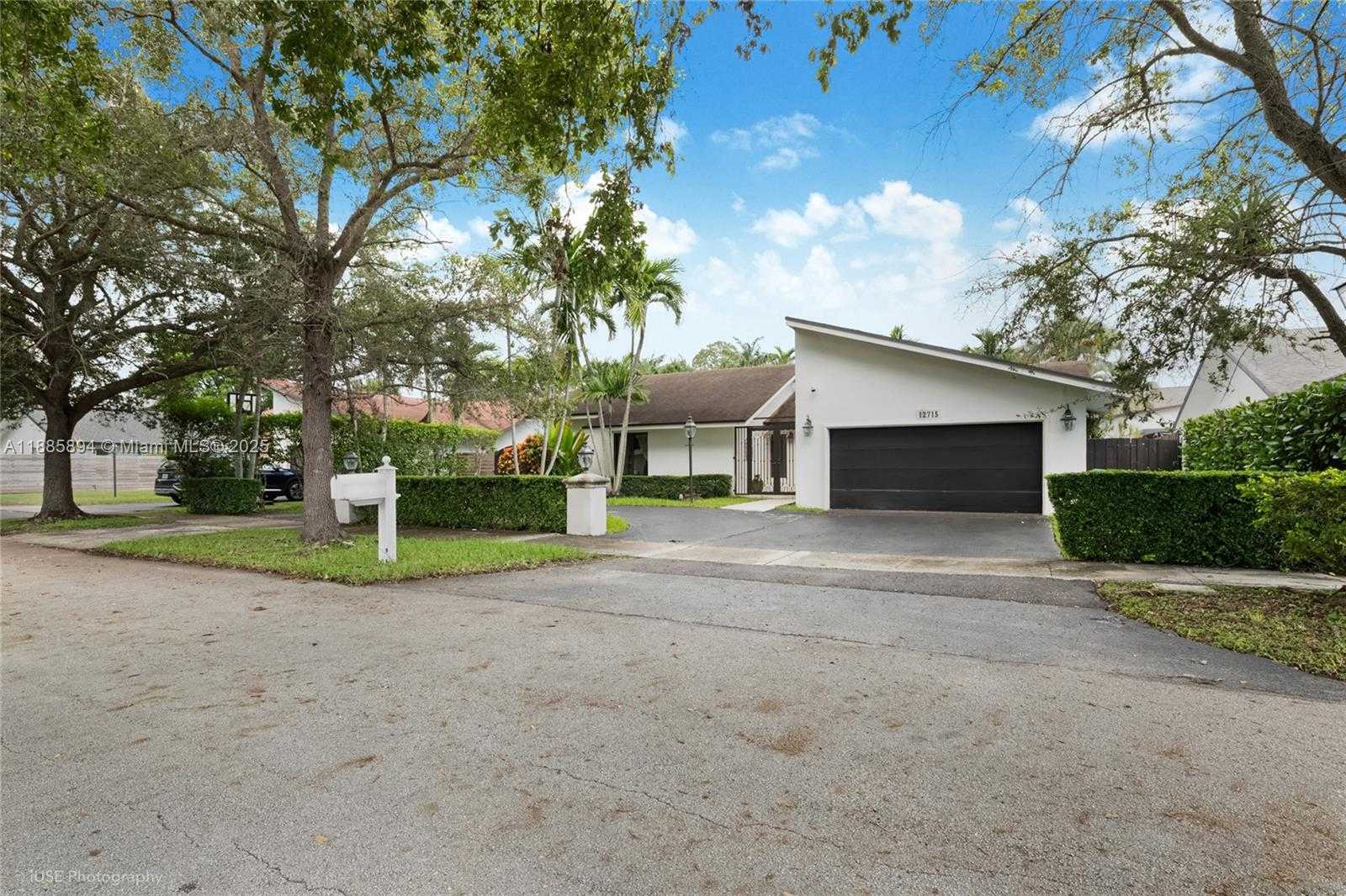 Small Image of 12715 SOUTH WEST 96TH TER, Miami Number 2