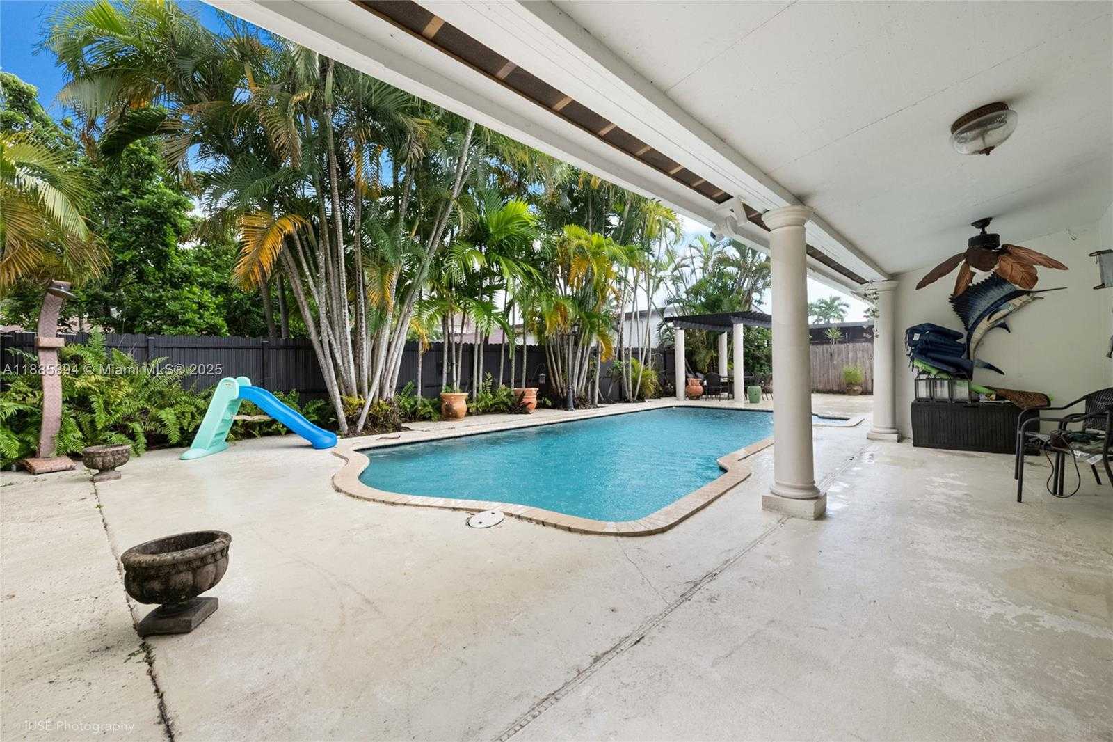 Small Image of 12715 SOUTH WEST 96TH TER, Miami Number 20