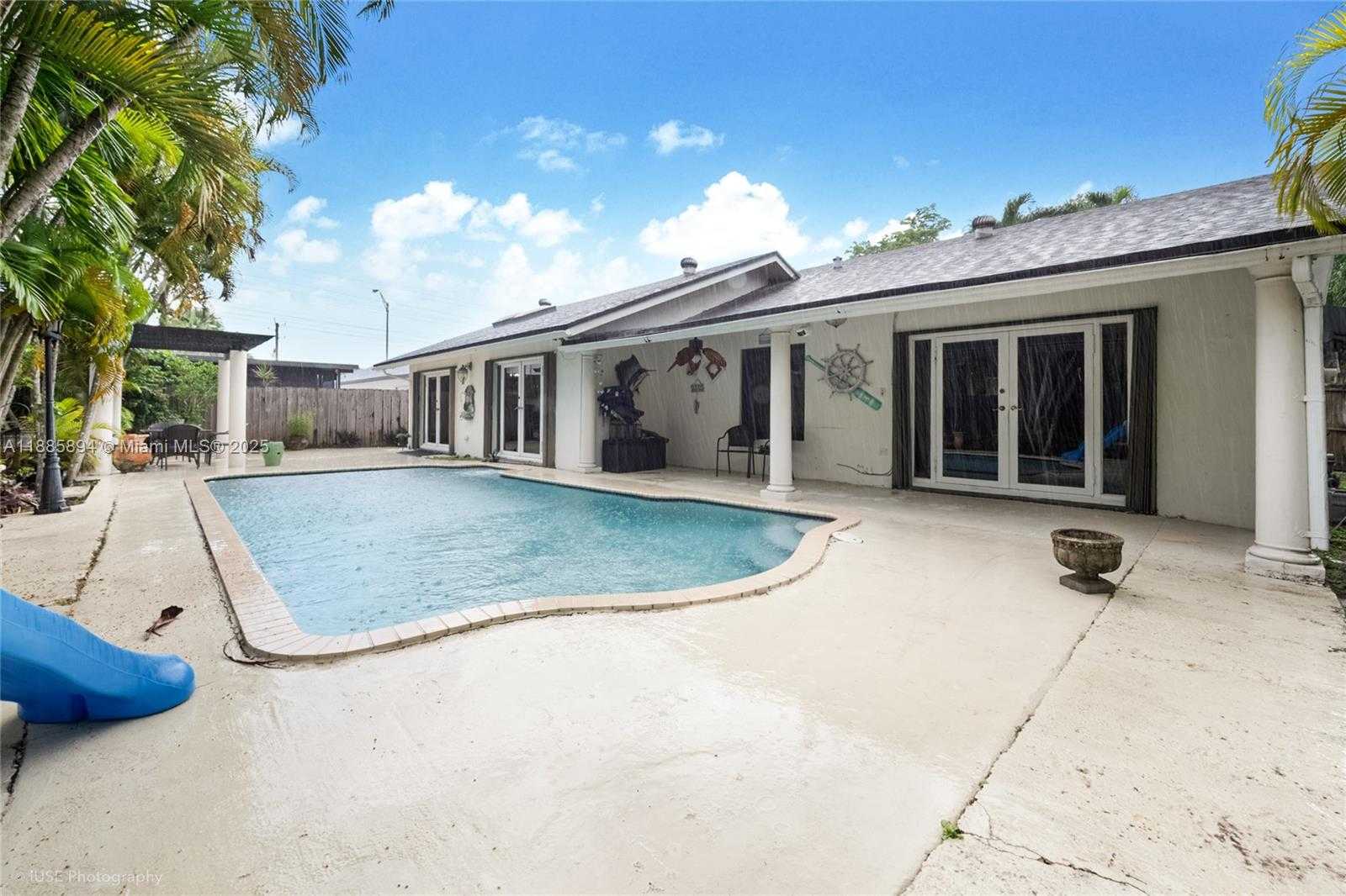 Small Image of 12715 SOUTH WEST 96TH TER, Miami Number 21