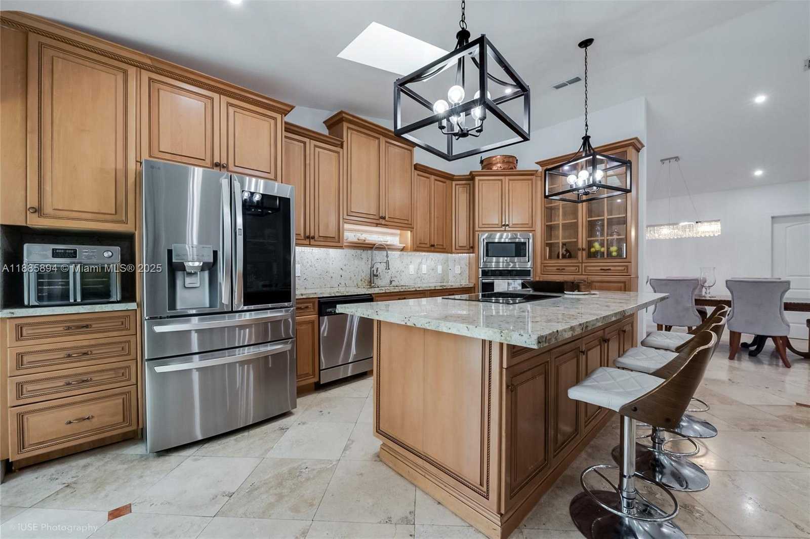 Small Image of 12715 SOUTH WEST 96TH TER, Miami Number 3