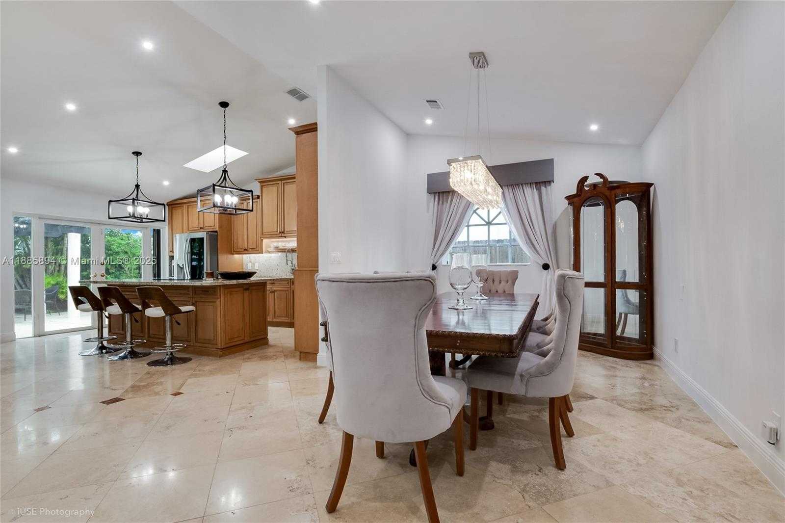 Small Image of 12715 SOUTH WEST 96TH TER, Miami Number 6