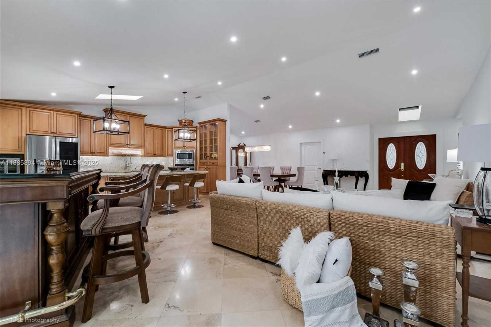 Small Image of 12715 SOUTH WEST 96TH TER, Miami Number 9