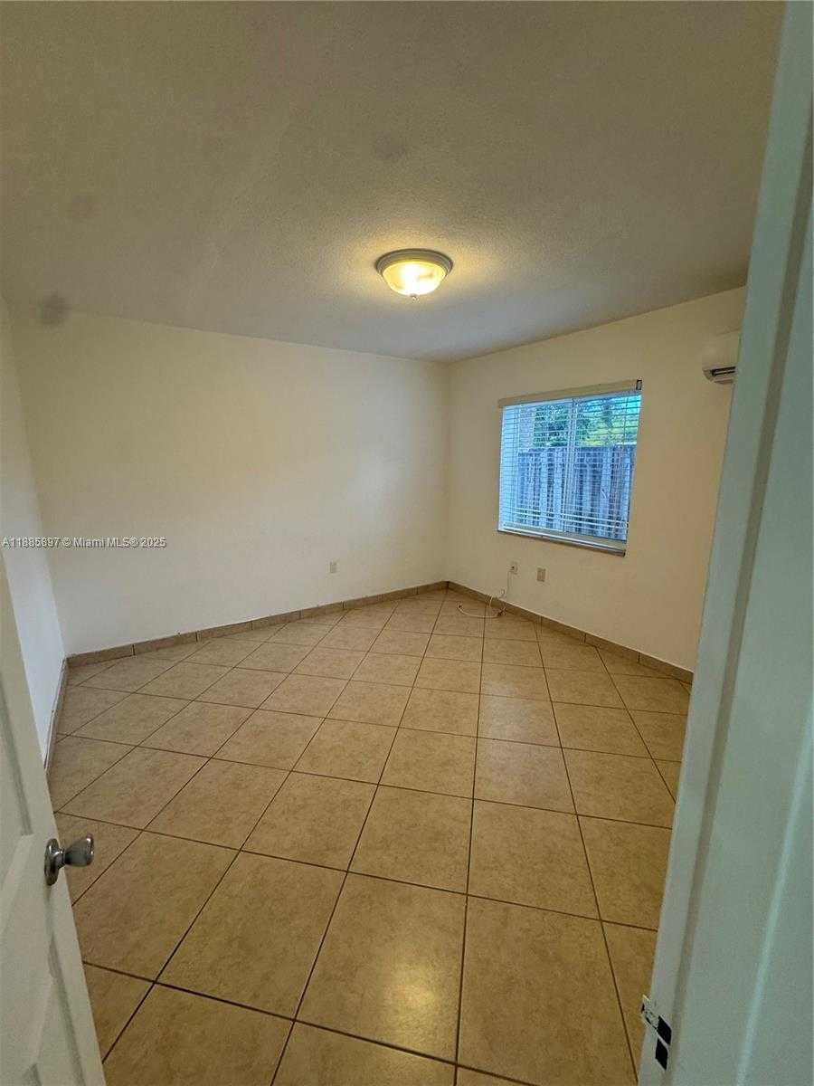 Small Image of 1625 DEWEY ST #2, Hollywood Number 9