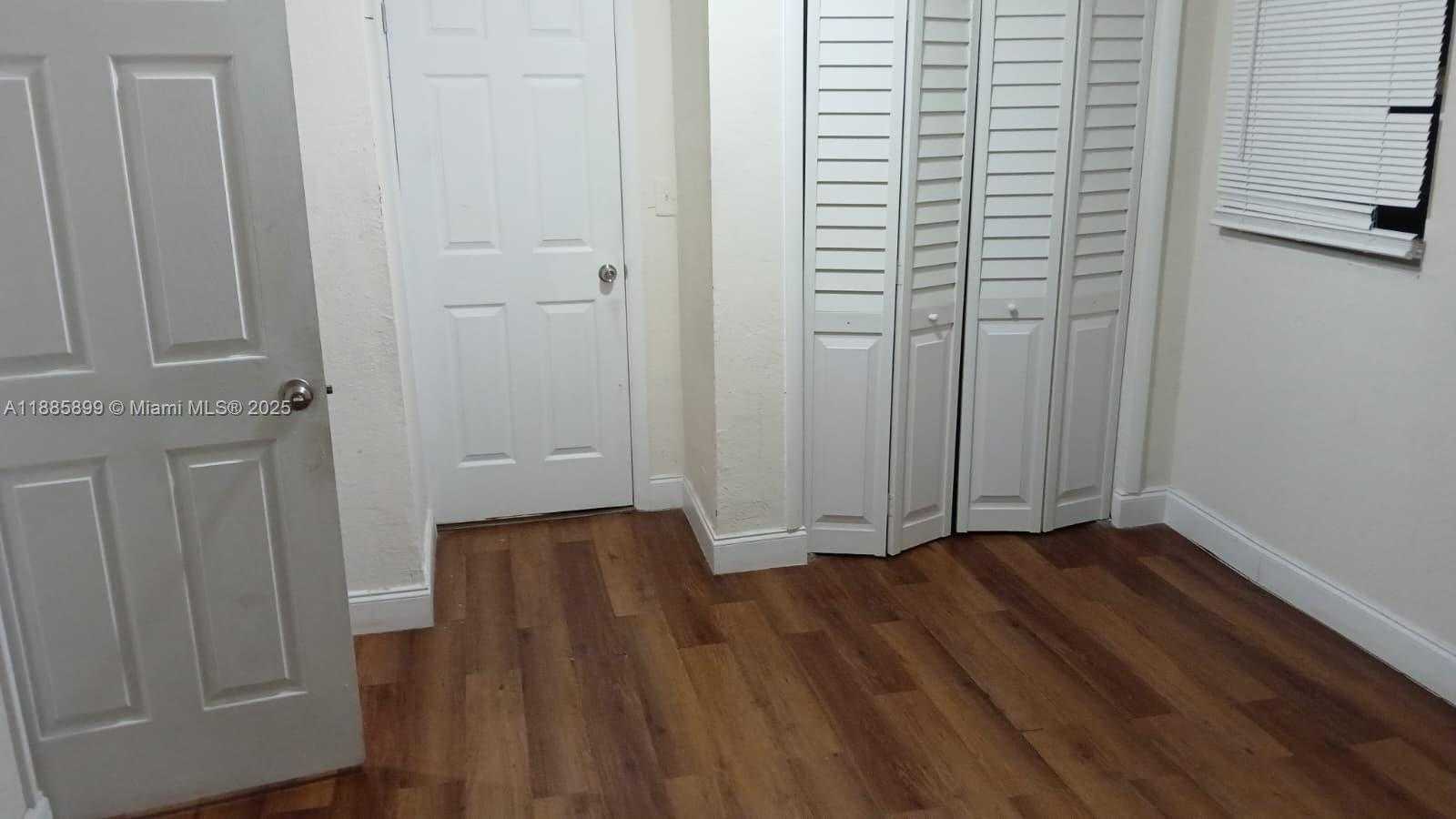 Small Image of 1717 NORTH WEST 69TH ST, Miami Number 10