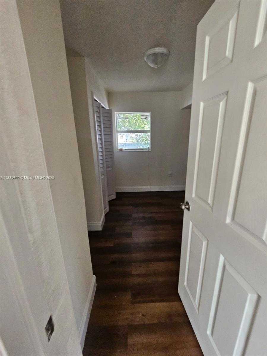Small Image of 1717 NORTH WEST 69TH ST, Miami Number 5