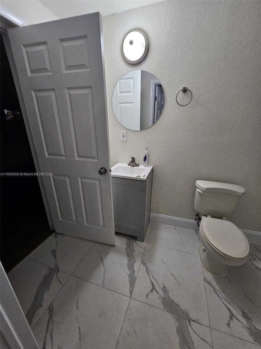 Small Image of 1717 NORTH WEST 69TH ST, Miami Number 7