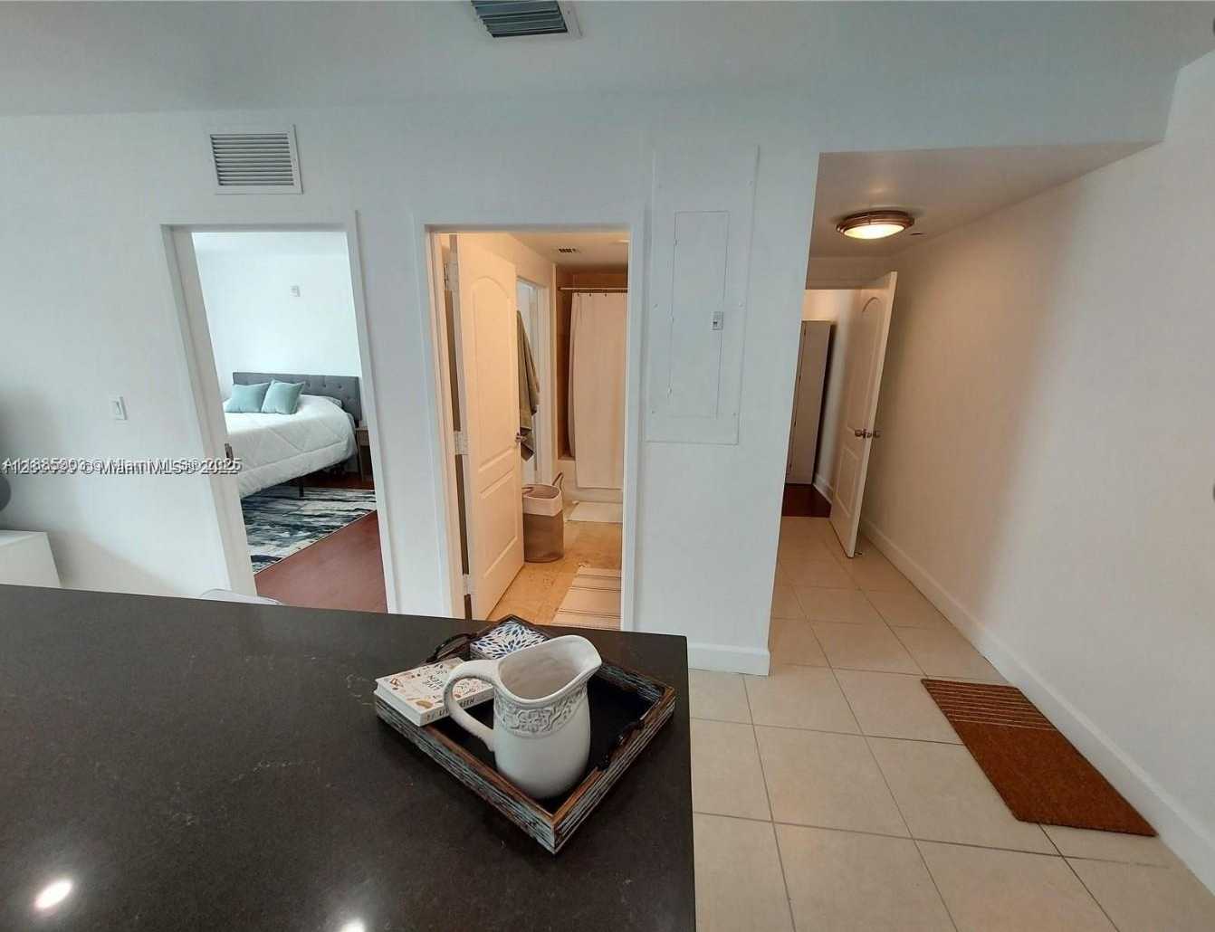Small Image of 945 MICHIGAN AVE #5, Miami Beach Number 4