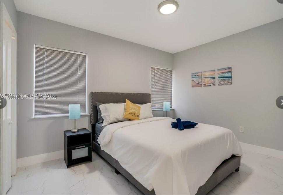 Small Image of 1526 NORTH EAST 110TH ST #A, Miami Number 22