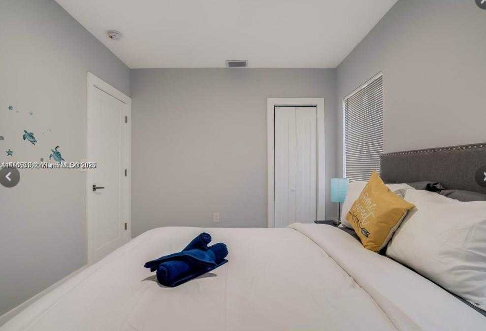 Small Image of 1526 NORTH EAST 110TH ST #A, Miami Number 23