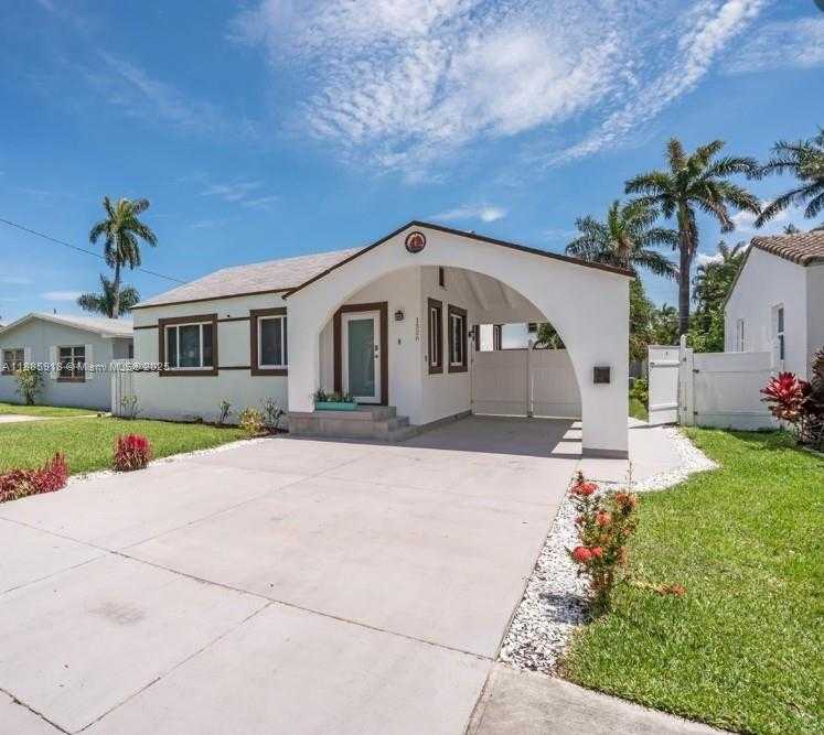 Small Image of 1526 NORTH EAST 110TH ST #A, Miami Number 4