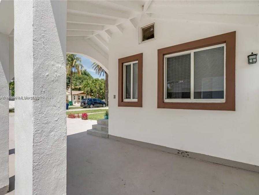 Small Image of 1526 NORTH EAST 110TH ST #A, Miami Number 9