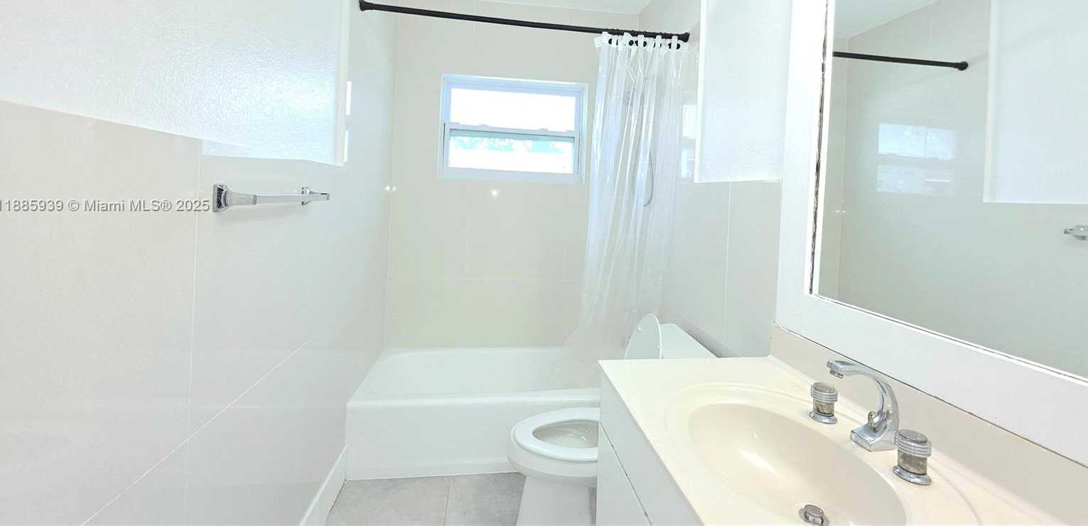 Small Image of 5300 SOUTH WEST 7TH CT, Margate Number 16