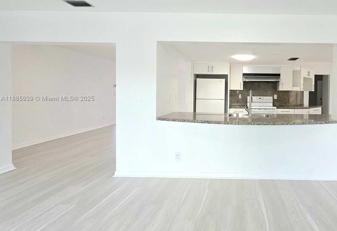 Small Image of 5300 SOUTH WEST 7TH CT, Margate Number 5