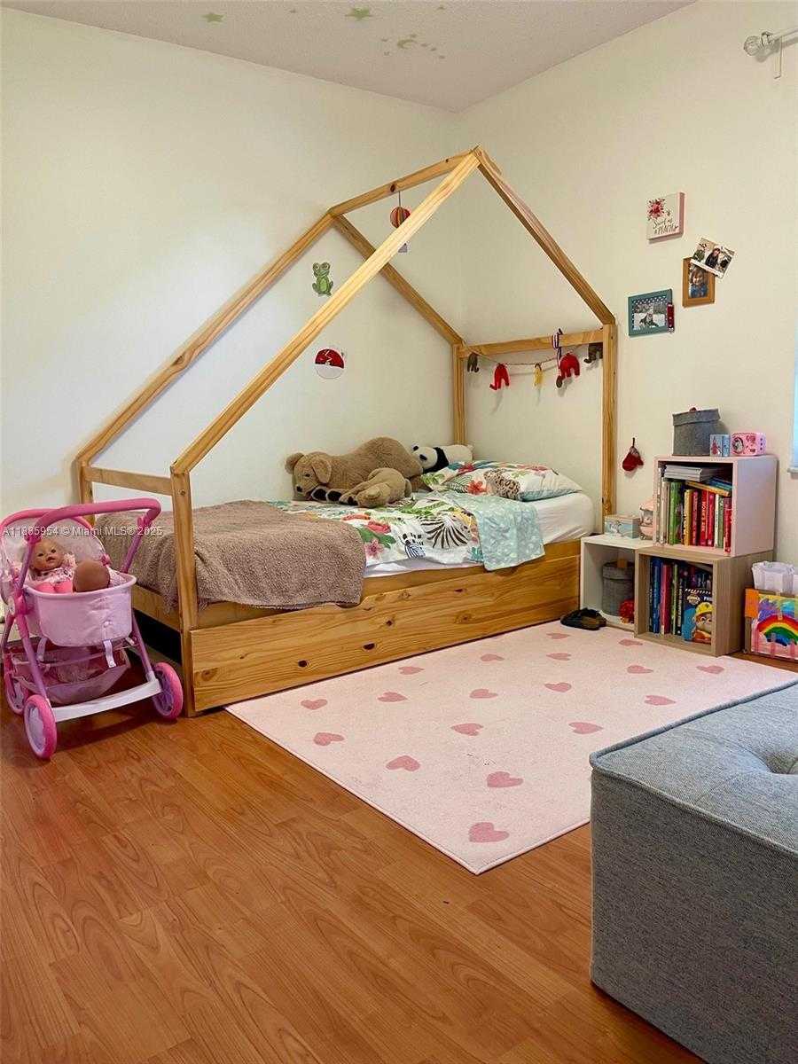 Small Image of 4407 LAUREL RIDGE CIR, Weston Number 11