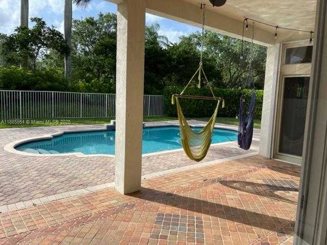 Small Image of 4407 LAUREL RIDGE CIR, Weston Number 13