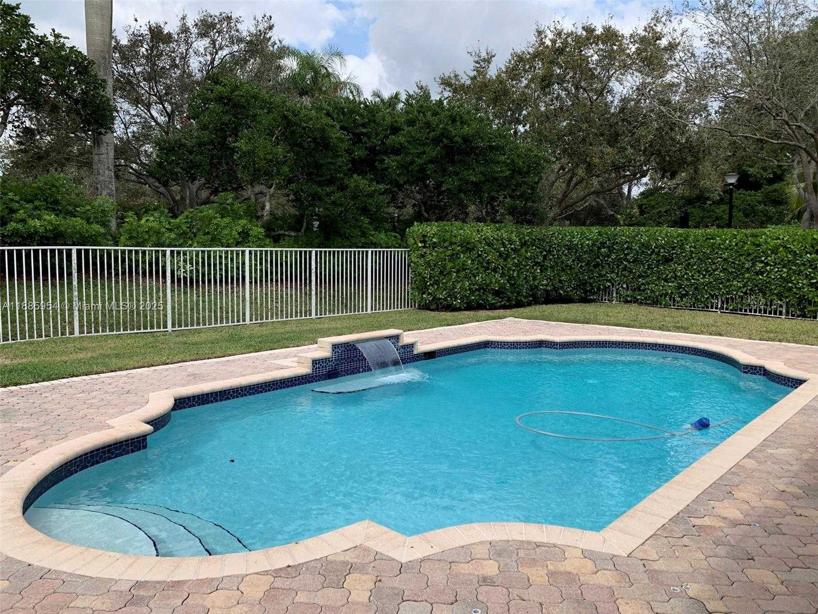 Small Image of 4407 LAUREL RIDGE CIR, Weston Number 14