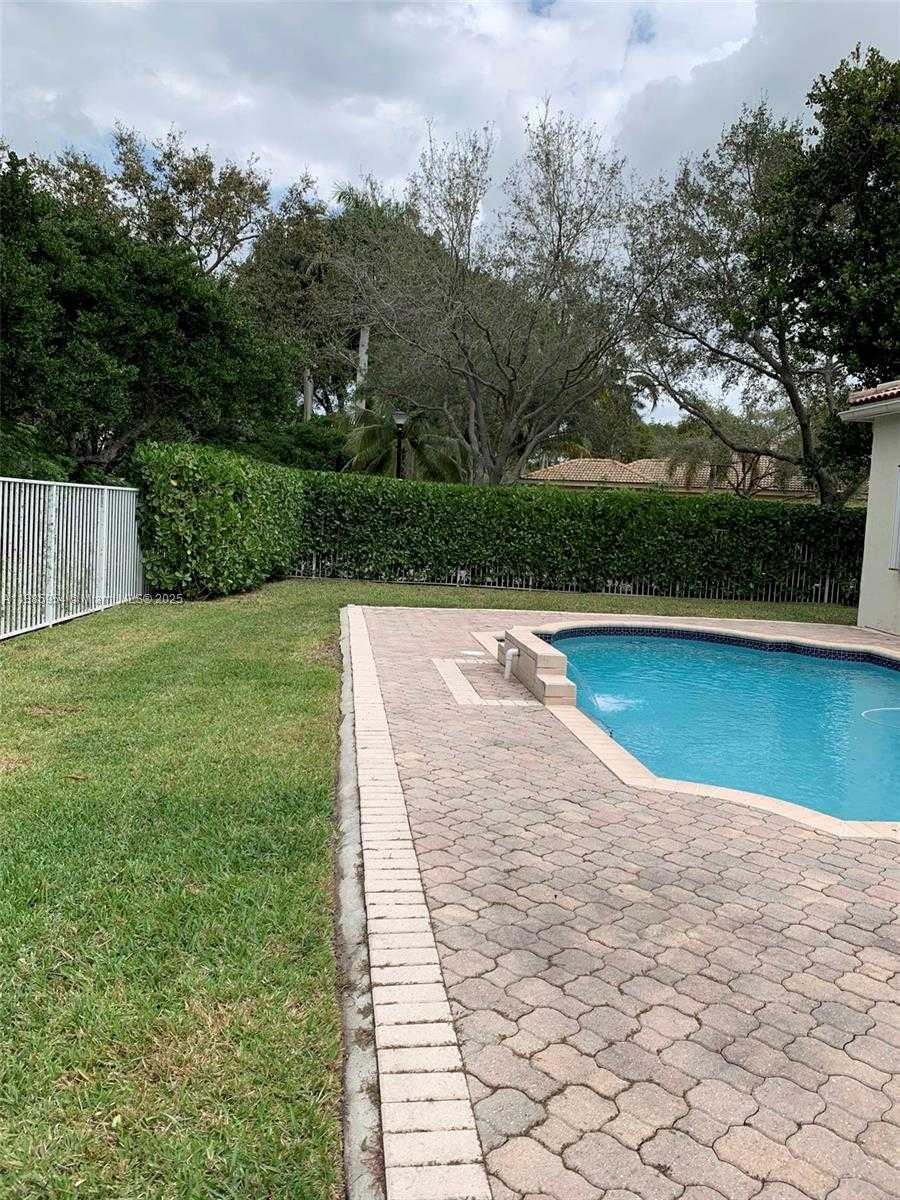 Small Image of 4407 LAUREL RIDGE CIR, Weston Number 15