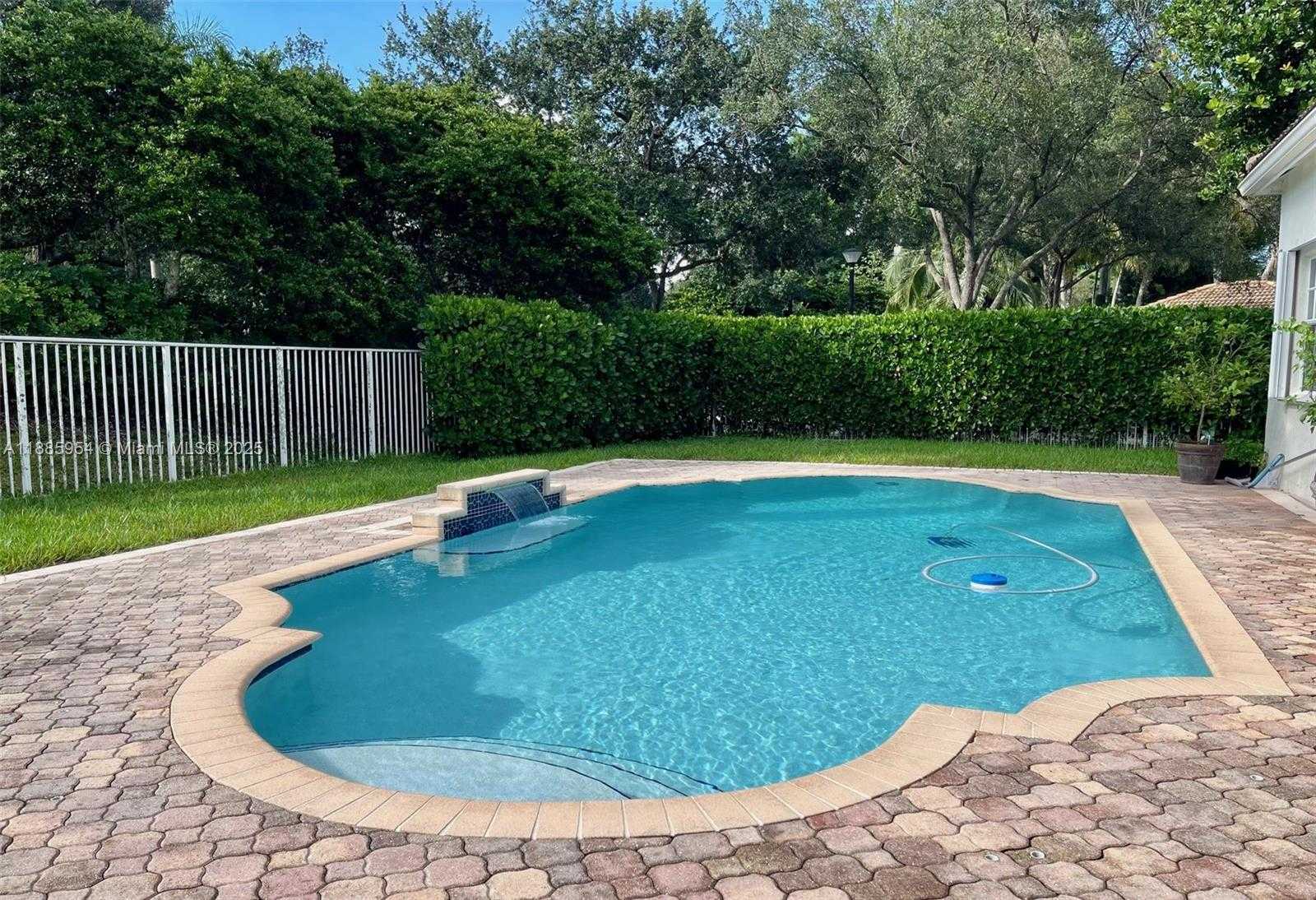 Small Image of 4407 LAUREL RIDGE CIR, Weston Number 16