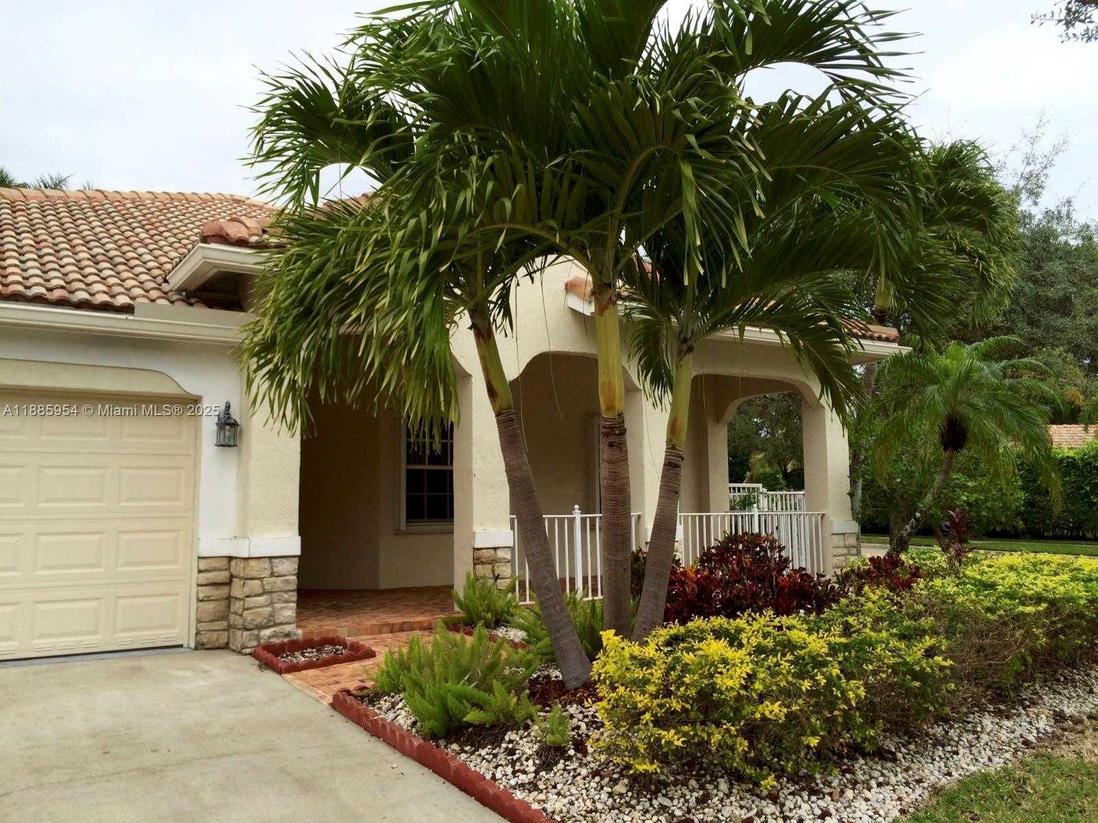 Small Image of 4407 LAUREL RIDGE CIR, Weston Number 3
