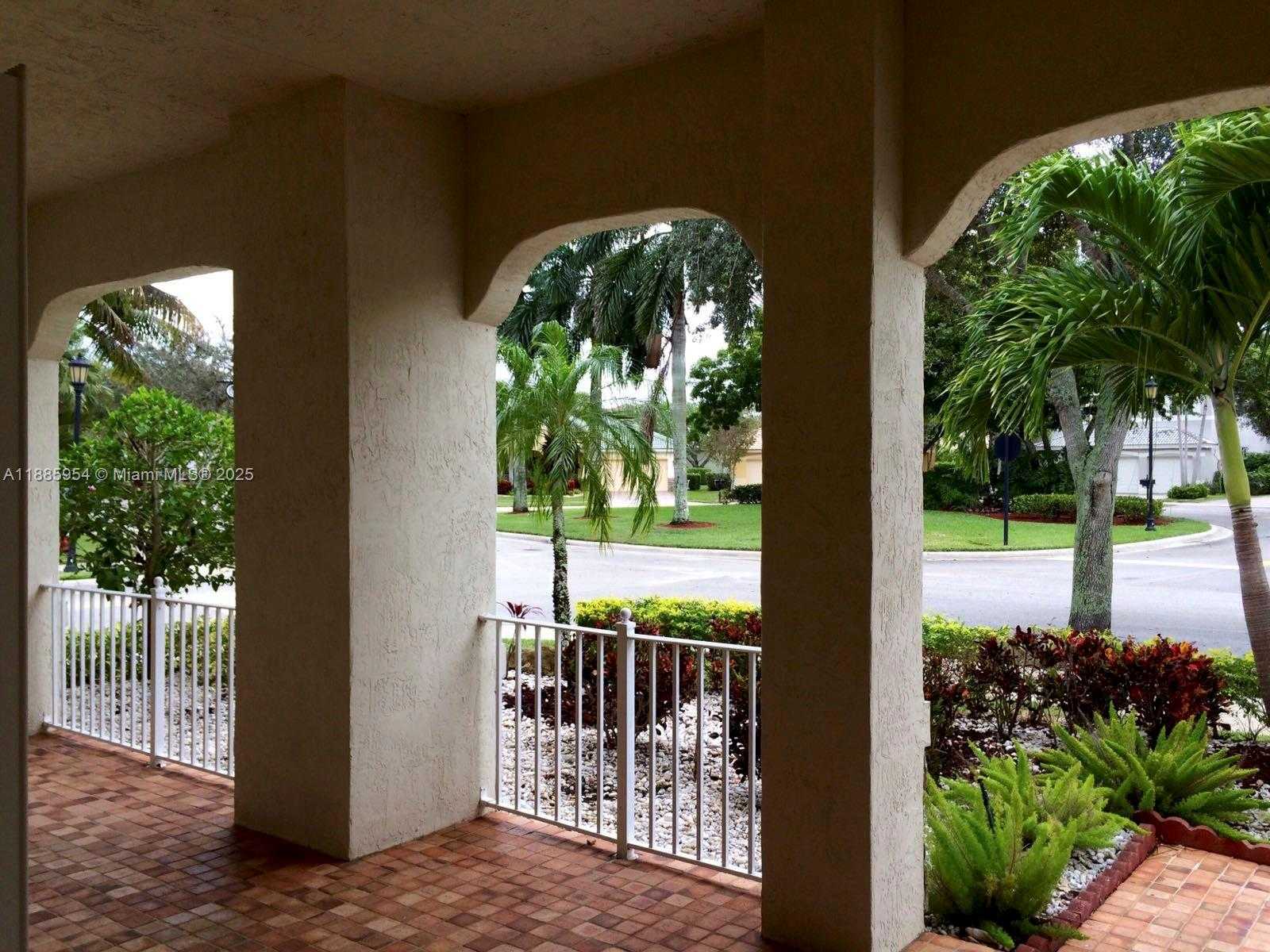Small Image of 4407 LAUREL RIDGE CIR, Weston Number 4