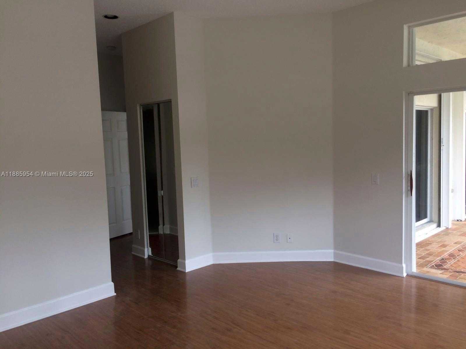 Small Image of 4407 LAUREL RIDGE CIR, Weston Number 9