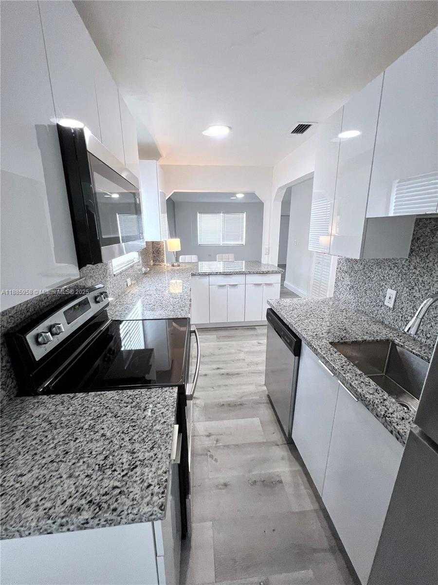 Small Image of 140 NORTH WEST 124TH ST, North Miami Number 7