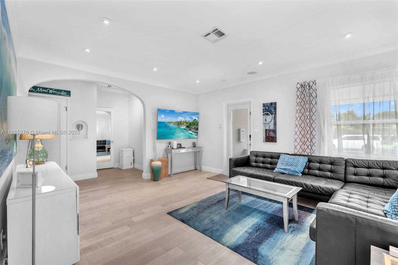 Small Image of 1535 JACKSON ST #1535, Hollywood Number 6