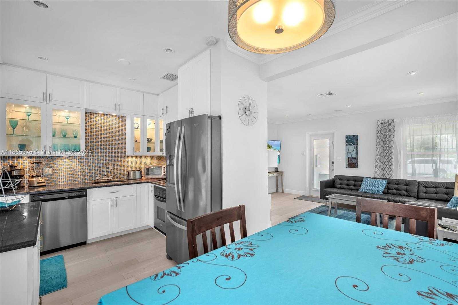 Small Image of 1535 JACKSON ST #1535, Hollywood Number 9