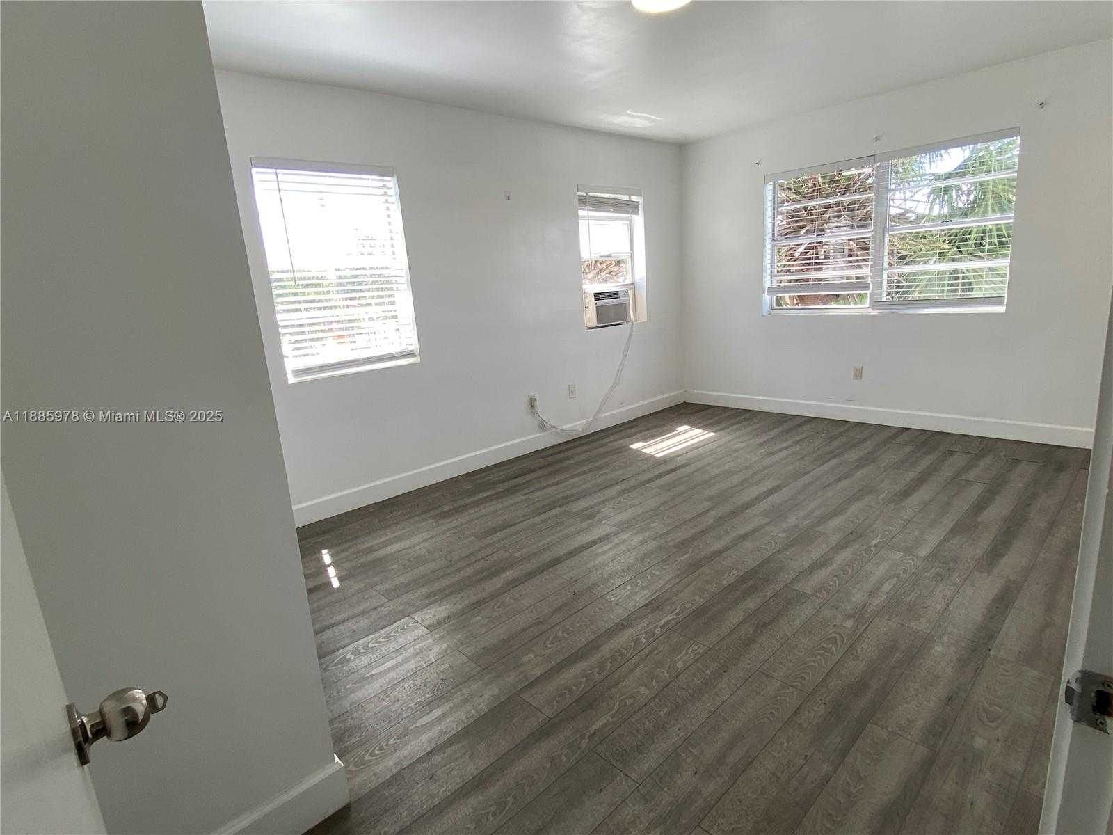 Small Image of 9025 HARDING AVE #4, Surfside Number 12