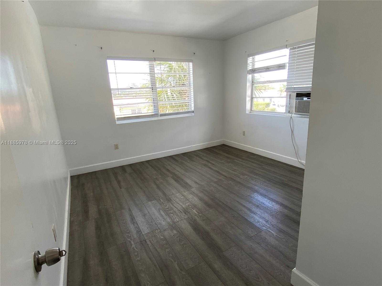 Small Image of 9025 HARDING AVE #4, Surfside Number 17