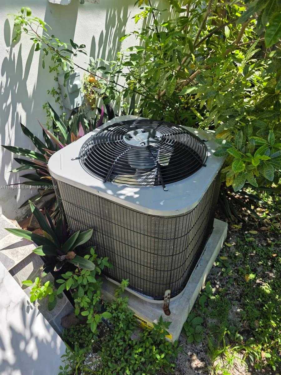 Small Image of 2312 VAN BUREN ST #9, Hollywood Number 14