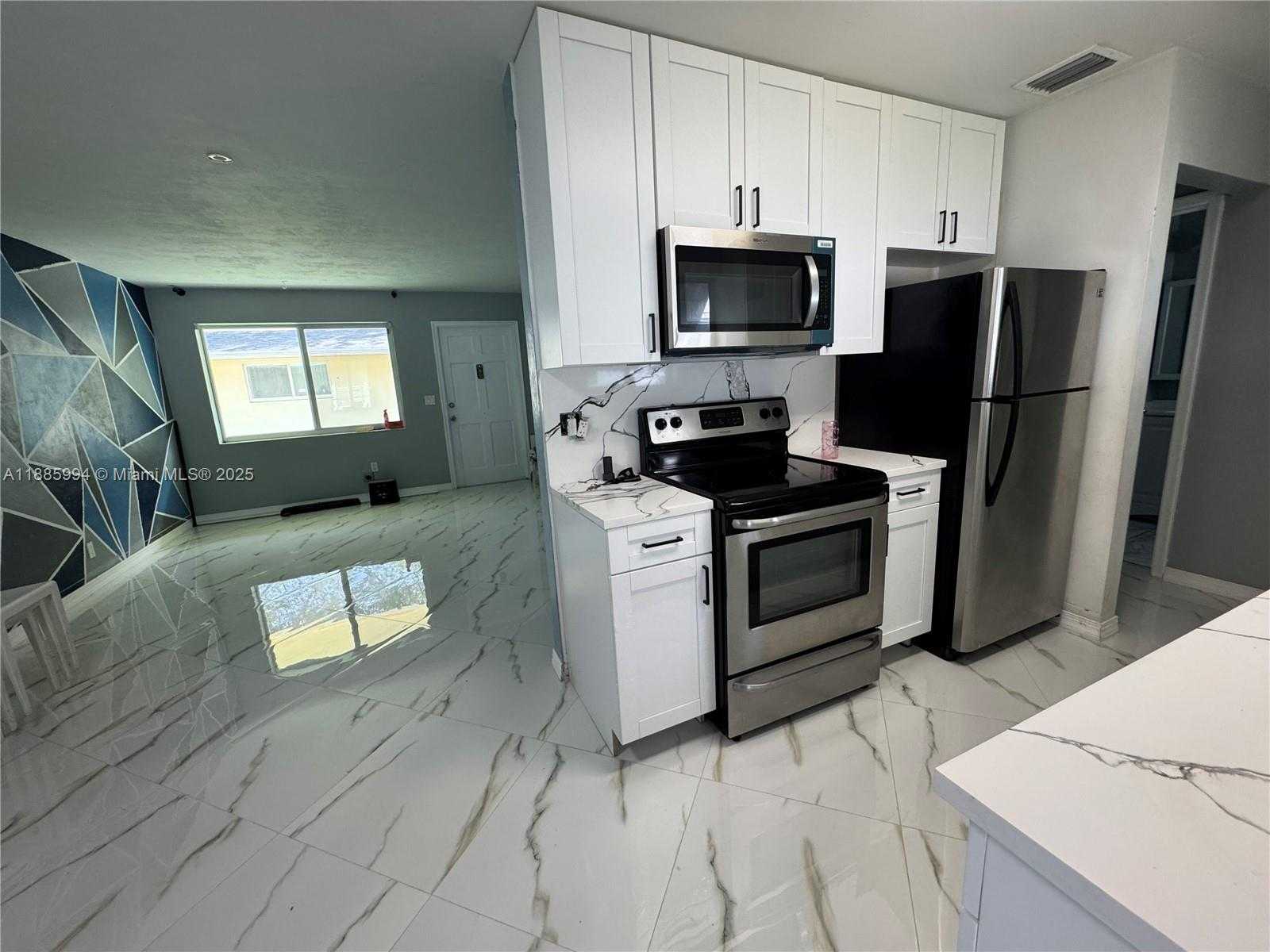Small Image of 2312 VAN BUREN ST #9, Hollywood Number 4