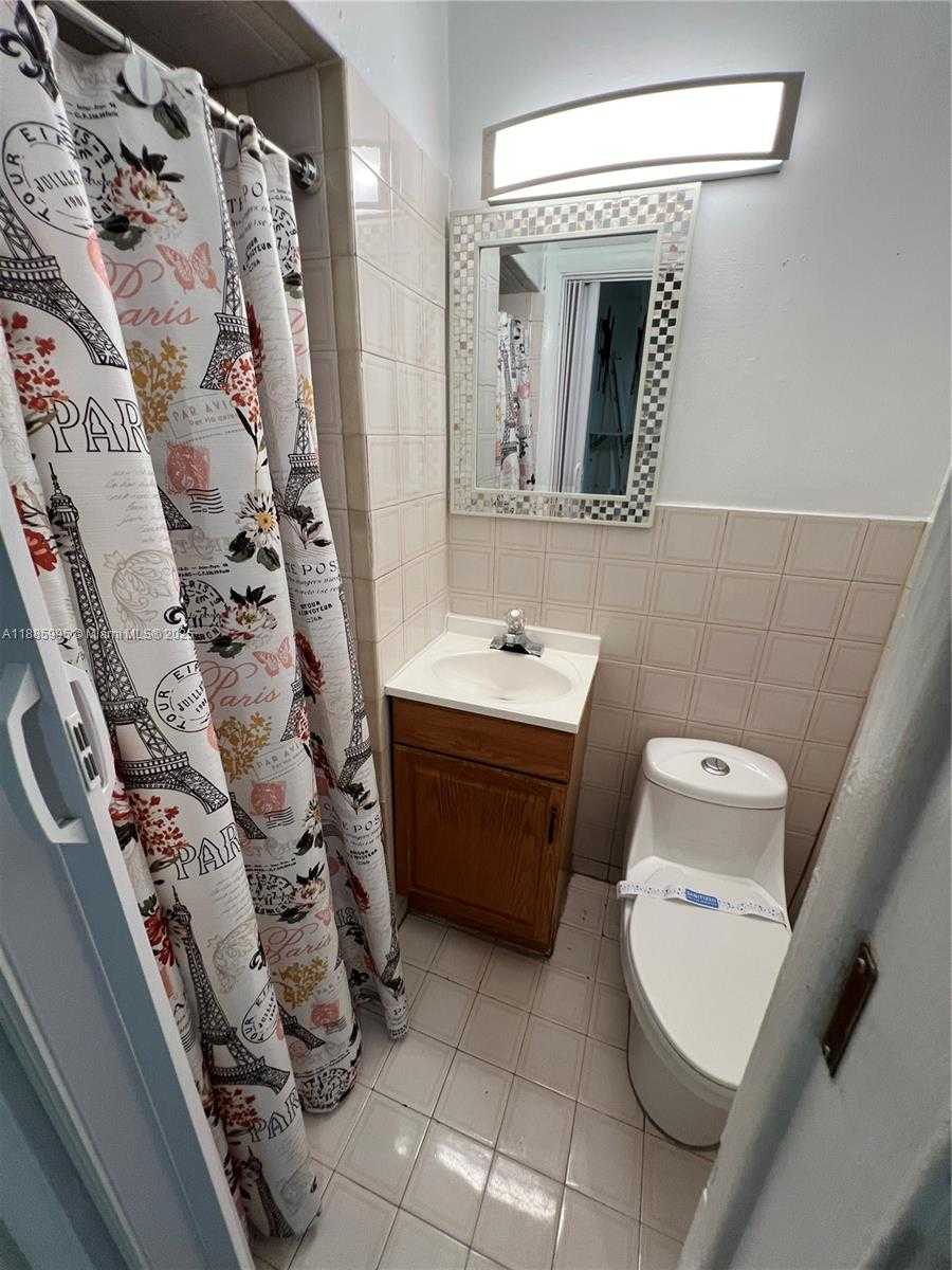 Small Image of 200 WEST 53RD TER #A, Hialeah Number 4