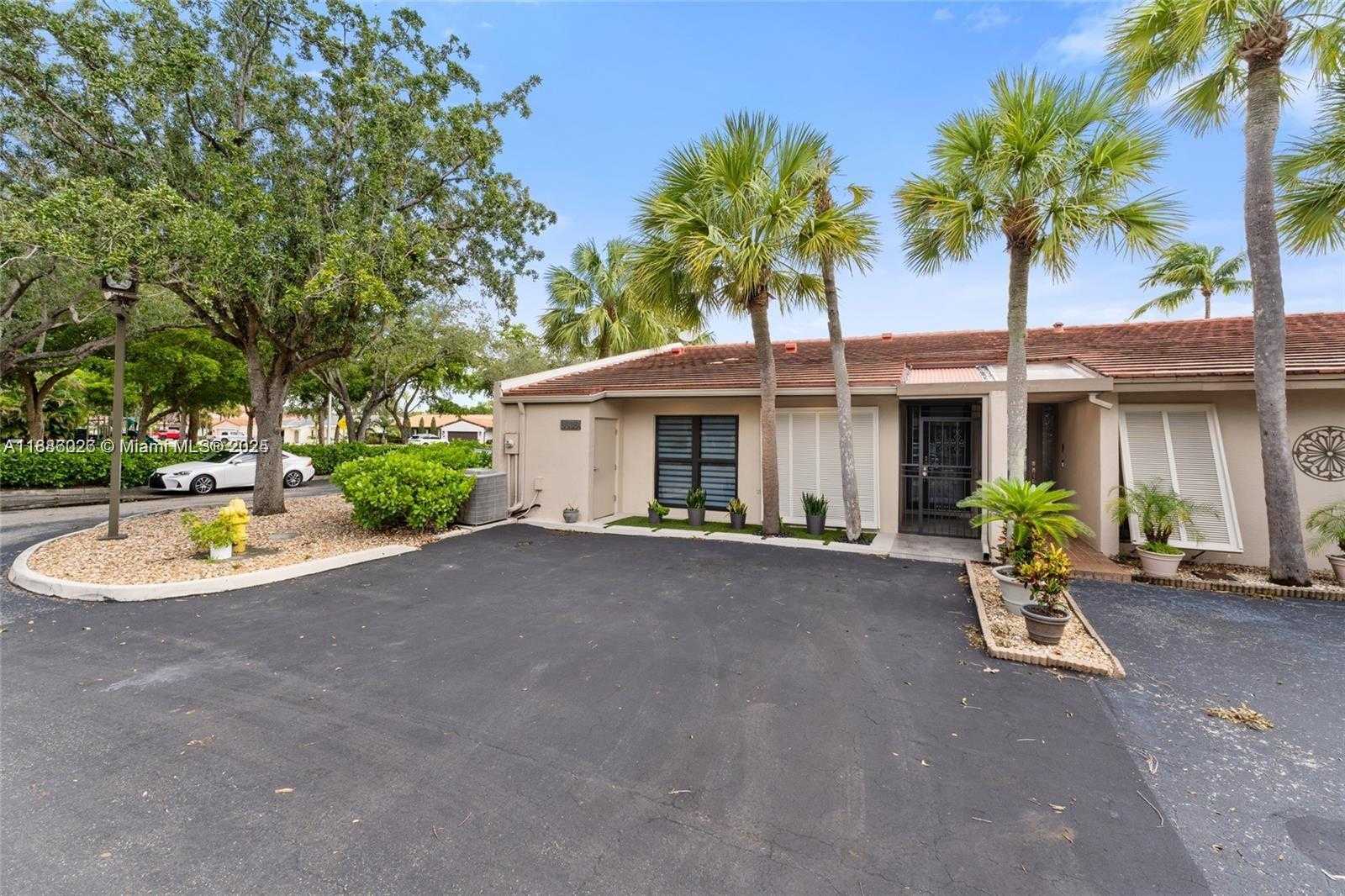 Small Image of 8336 DUNDEE TER, Miami Lakes Number 4