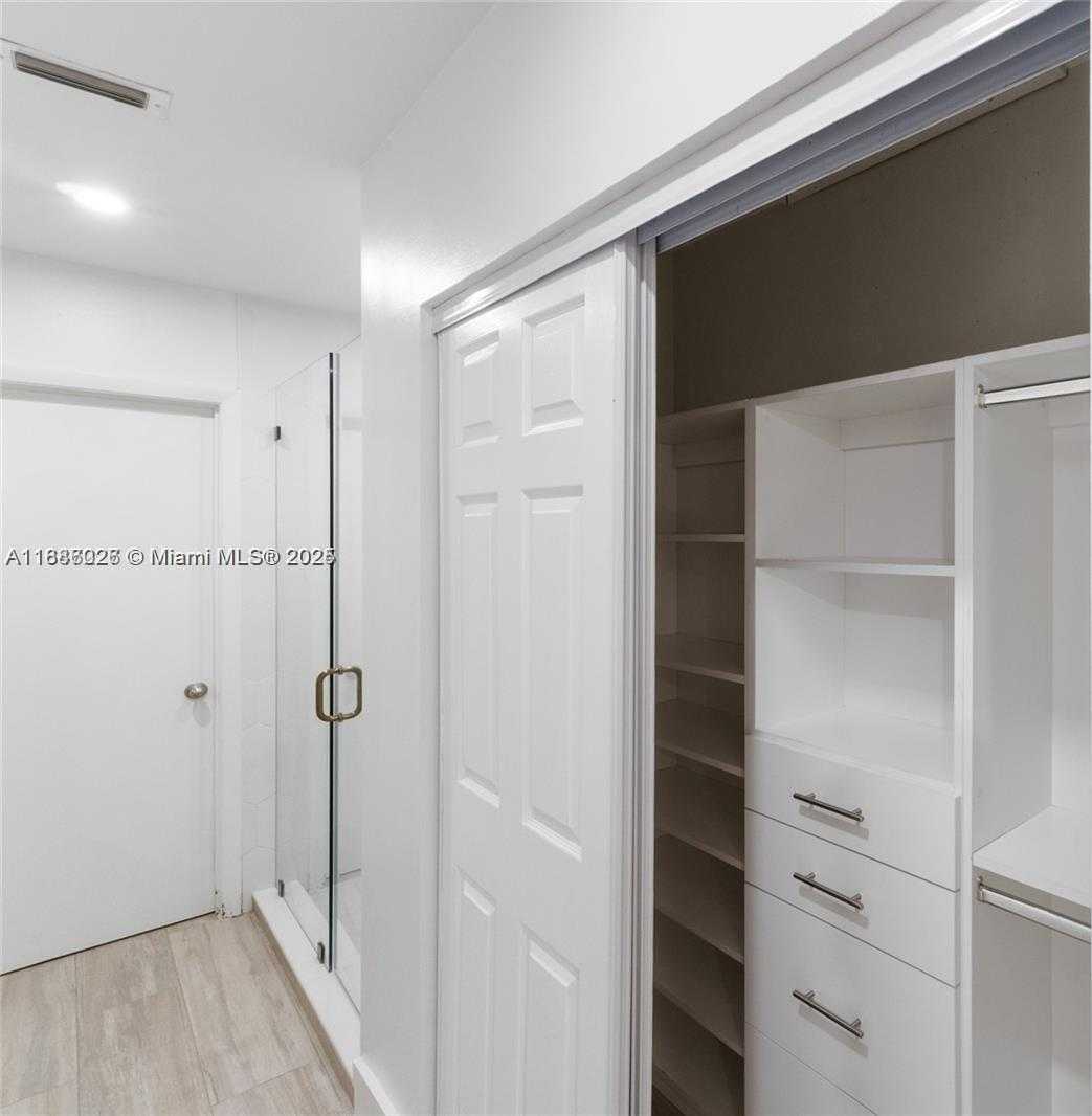 Small Image of 8336 DUNDEE TER, Miami Lakes Number 9