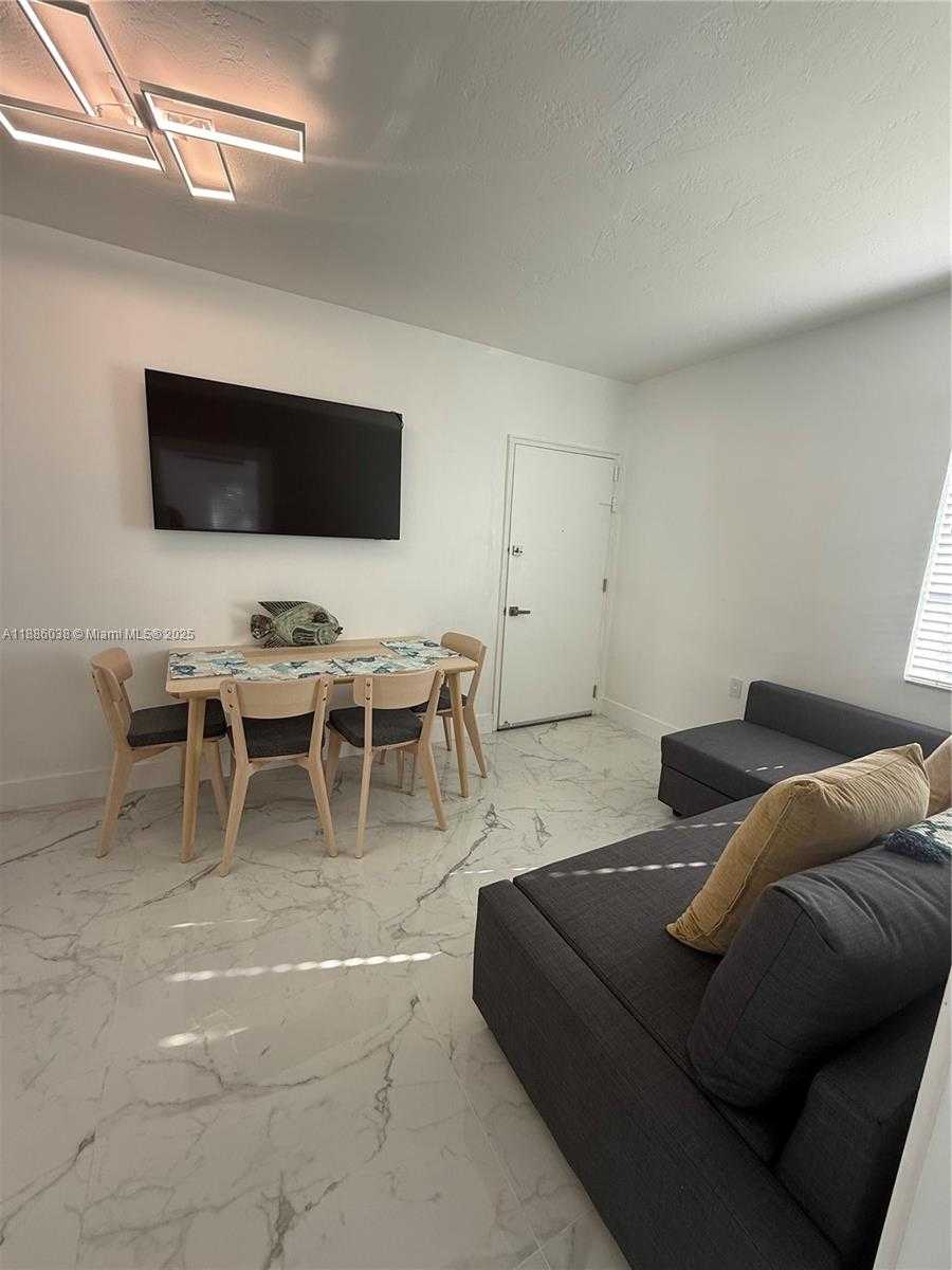 Small Image of 8340 CRESPI BLVD #18, Miami Beach Number 10