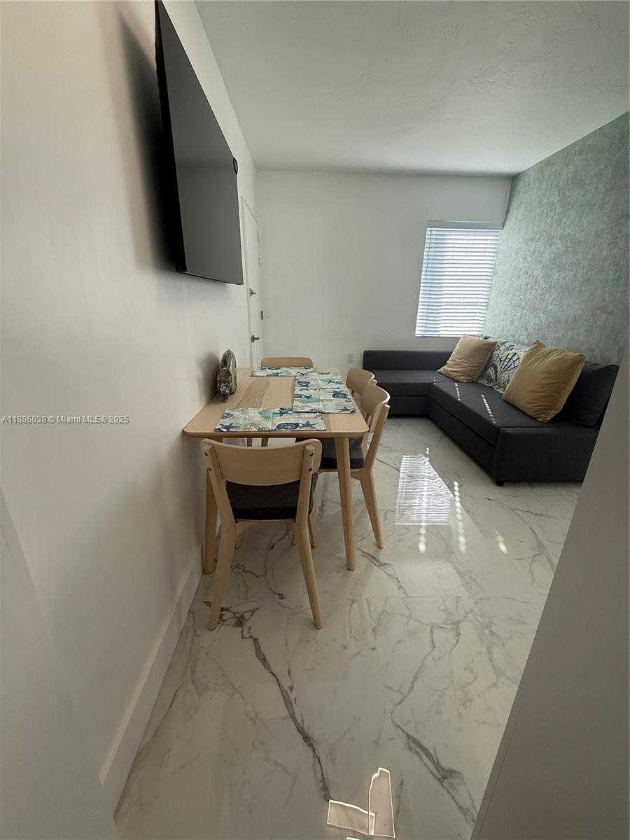 Small Image of 8340 CRESPI BLVD #18, Miami Beach Number 11